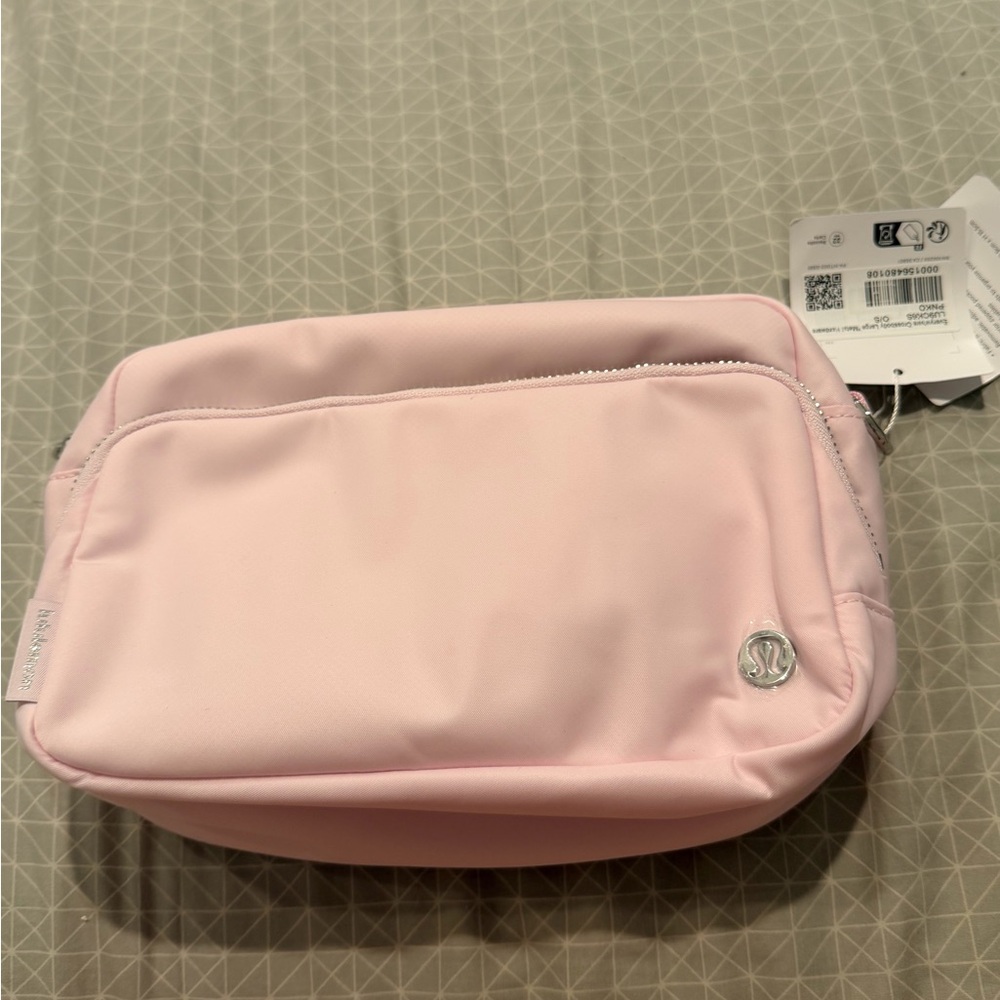 New Lululemon Everywhere Crossbody 3L Metal Hardware